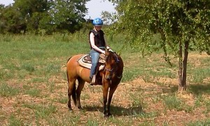 Jennifer riding rescue horse Toffy on her first trail ride.